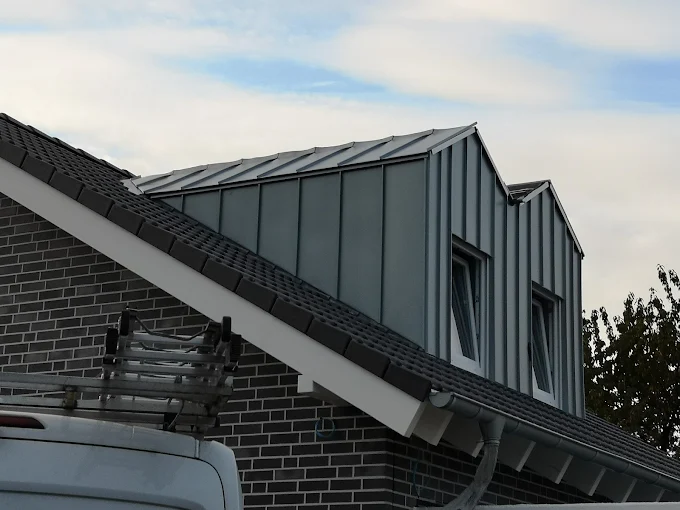 Einfamilienhaus mit neuer roter Dacheindeckung im Ruhrgebiet